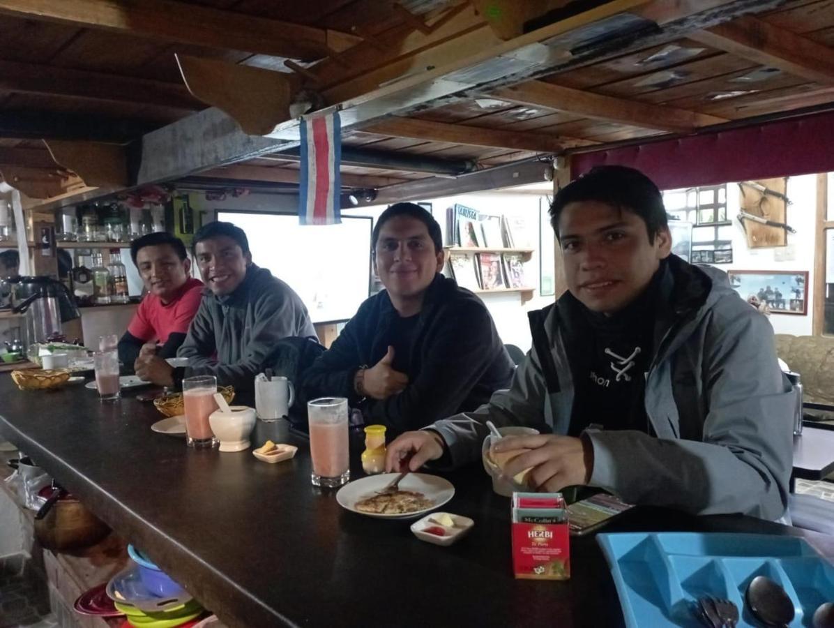 Andes Hostel Huaraz  Exterior photo